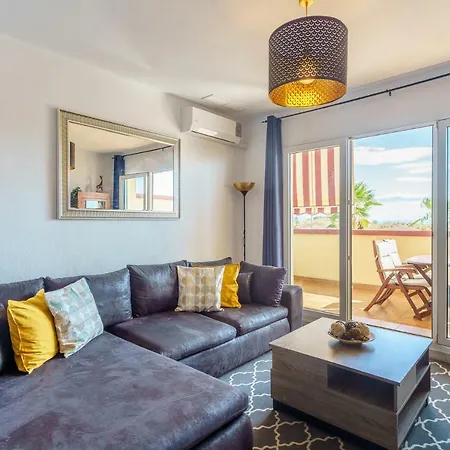 Spacious Beachfront Flat With Sea Views And Private Indoor Parking *