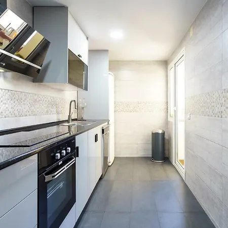 Spacious Beachfront Flat With Sea Views And Private Indoor Parking Benalmádena