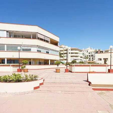 Spacious Beachfront Flat With Sea Views And Private Indoor Parking Apartament