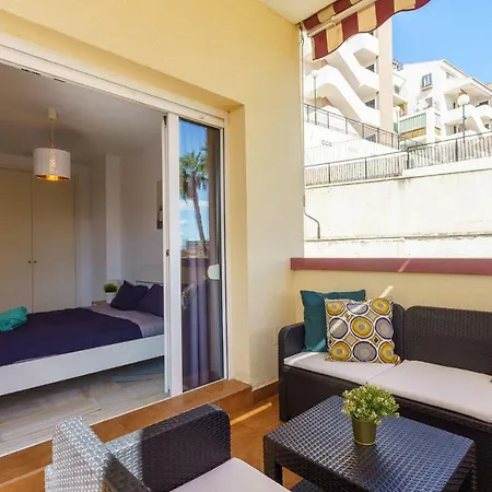 Spacious Beachfront Flat With Sea Views And Private Indoor Parking Apartament