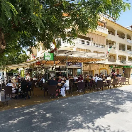 Spacious Beachfront Flat With Sea Views And Private Indoor Parking Apartament *