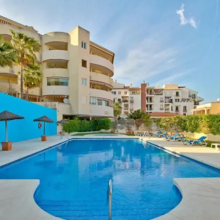 Spacious Beachfront Flat With Sea Views And Private Indoor Parking *
