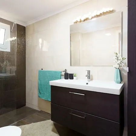 Spacious Beachfront Flat With Sea Views And Private Indoor Parking